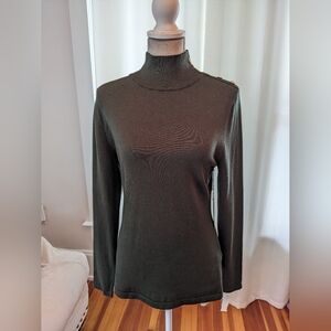 Green Mock Turtleneck Knit Top With Gold Buttons